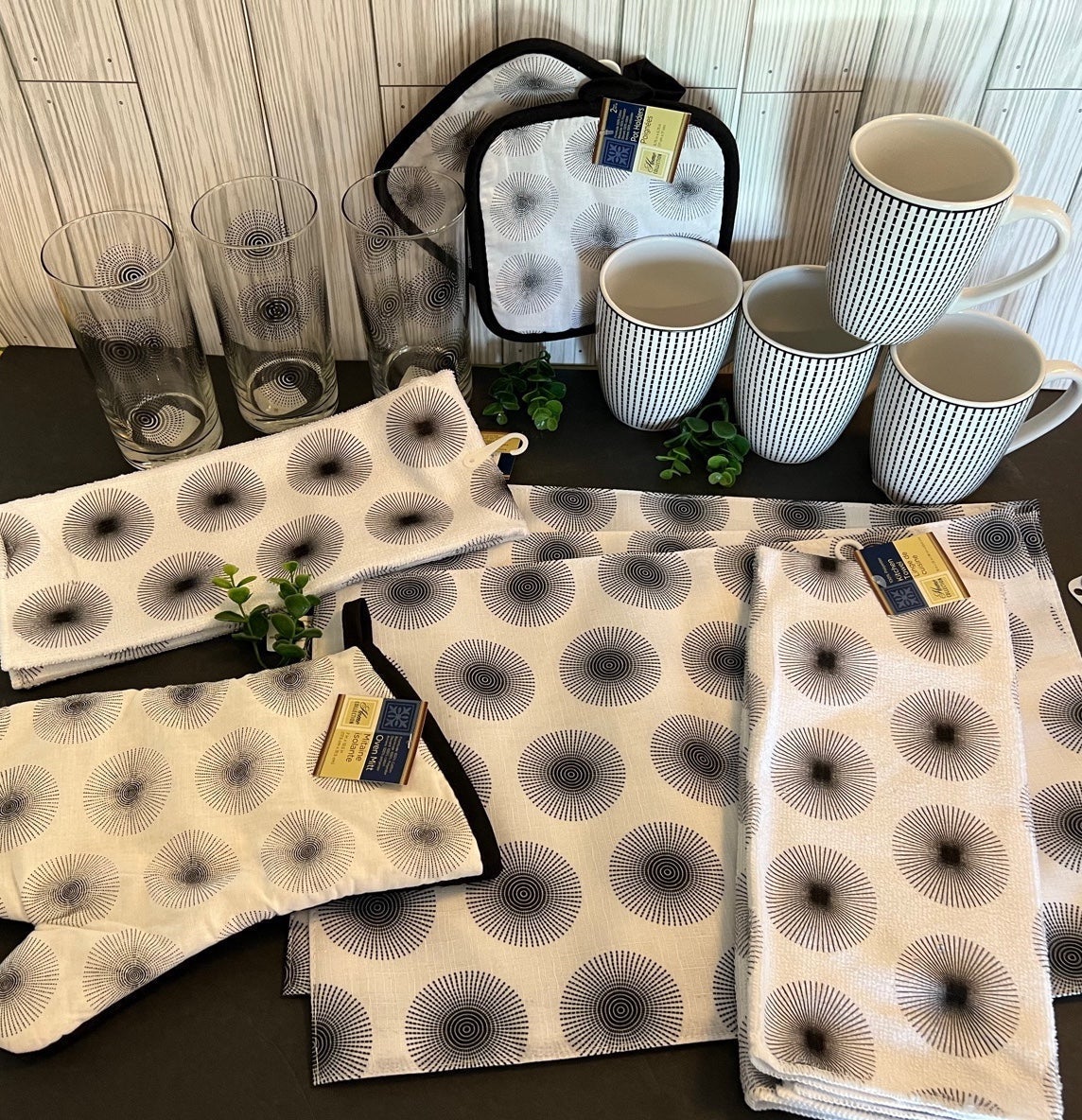 Black & White striped Mugs & placemats kitchen set 15-PCs