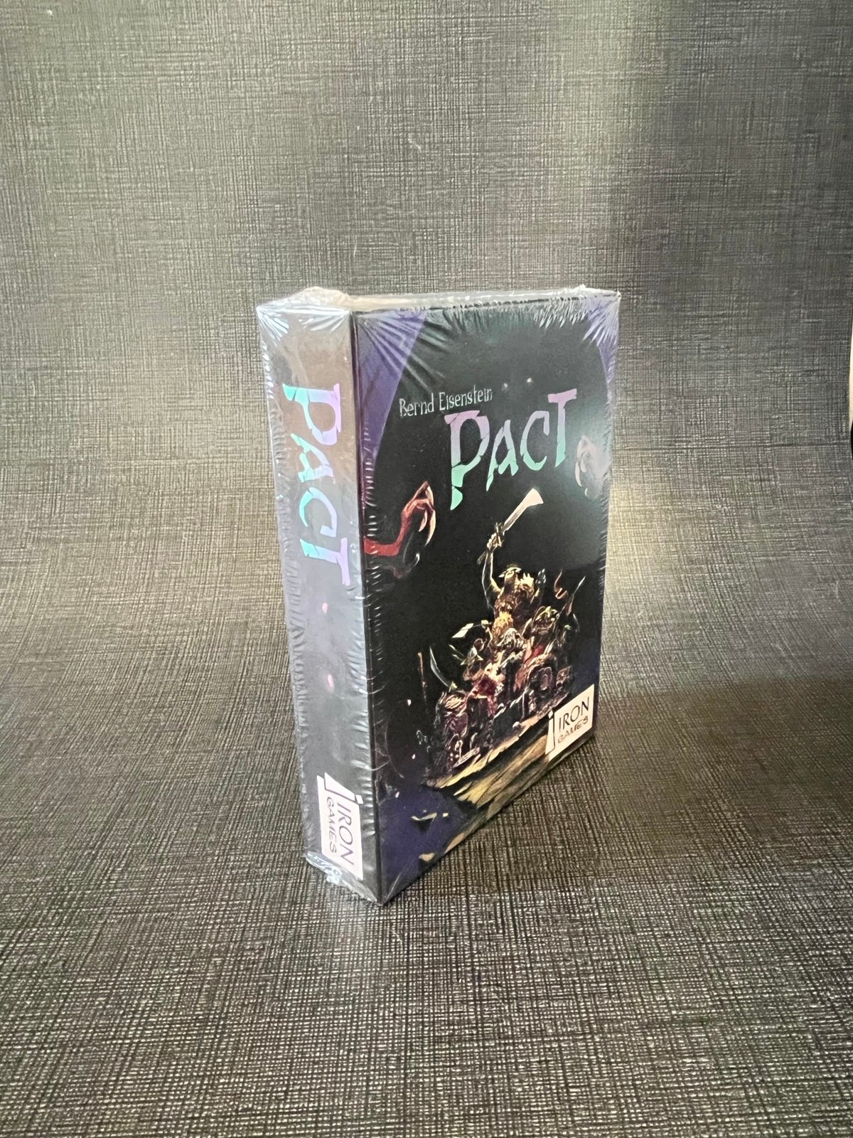 Pact - A Semi-Cooperative Set Collection Card Game For 1-5 Players
