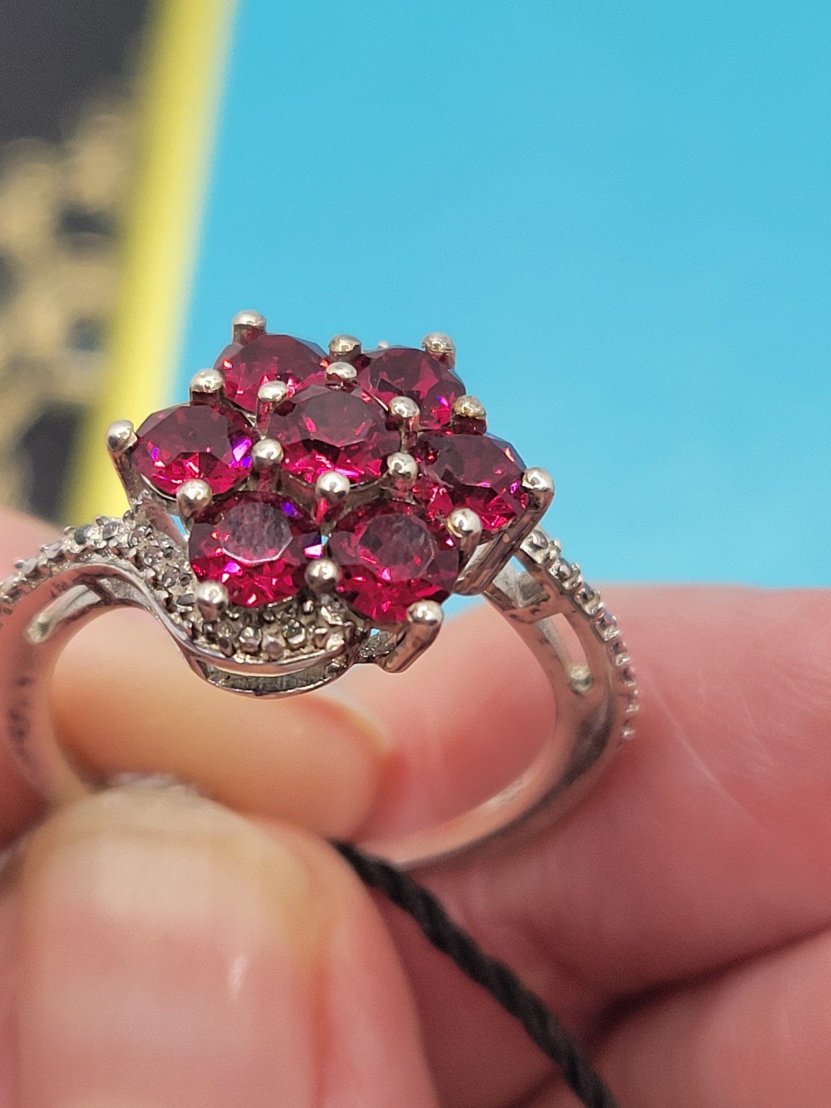 STUNNING GORGEOUS SWAROVSKI CRYSTAL FUCHSIA RING SIZE 8
