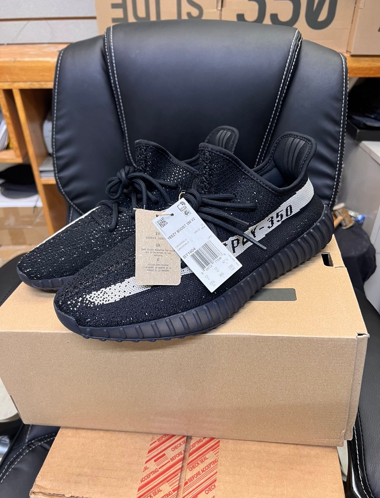 Brand New Adidas Yeezy 350 V2 Oreo size 12.5
