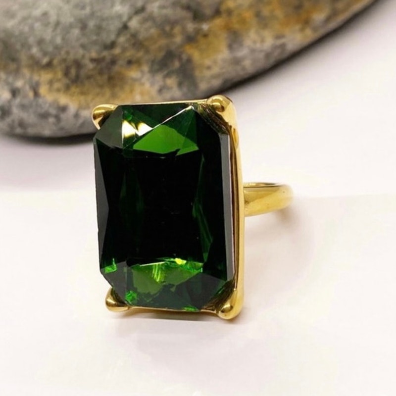 NEW Emerald Green Zirconium Stone Cocktail Ring