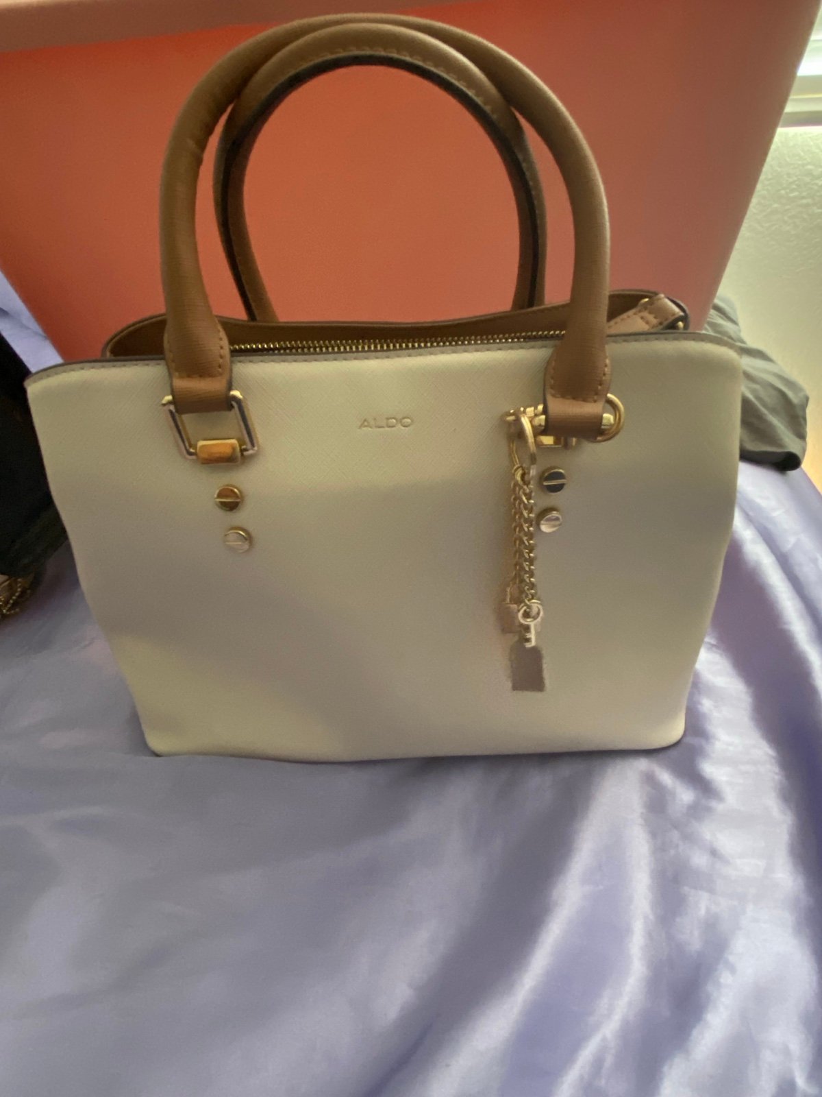 Hand bag