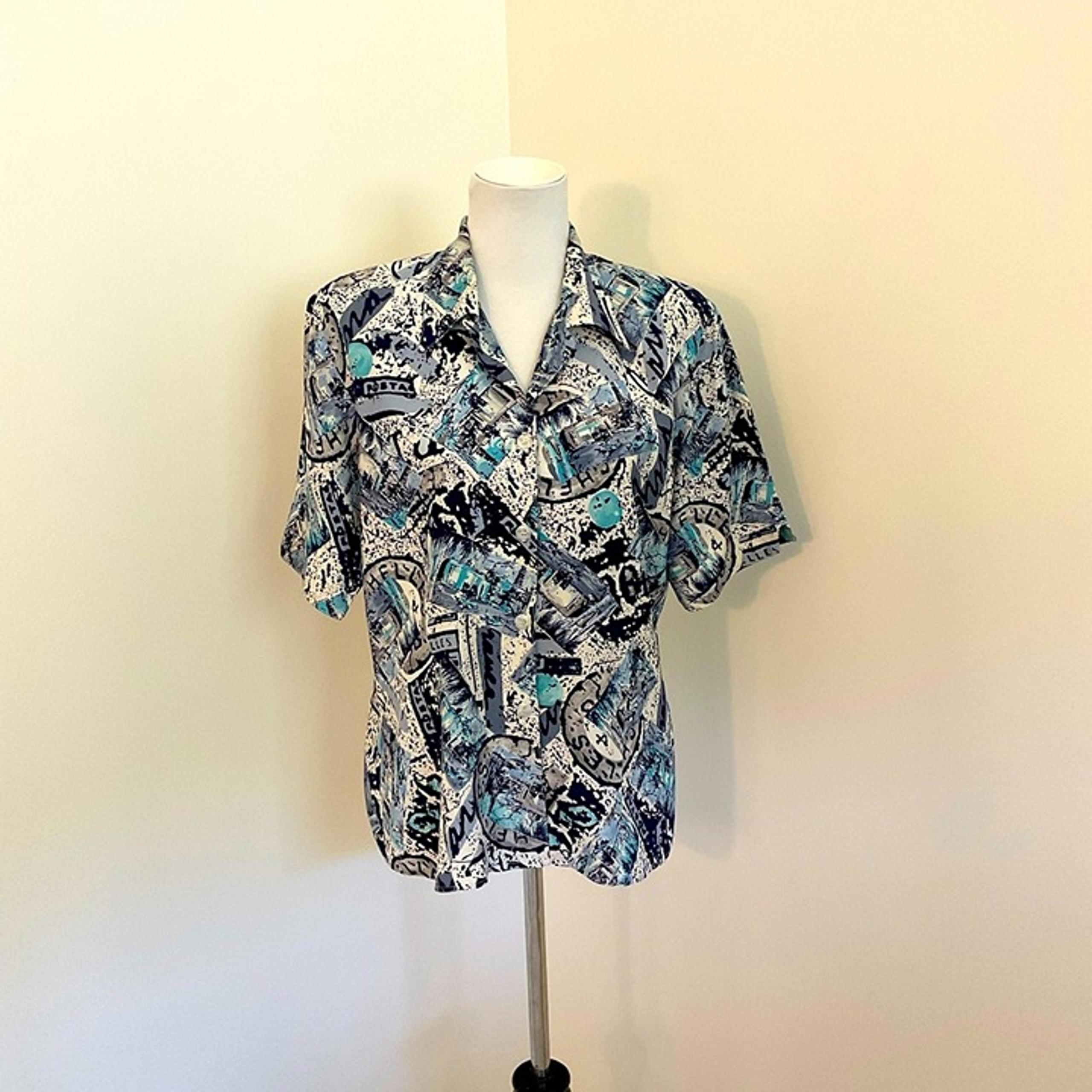 Vintage Women's Carol Anderson Collection Blue Patterned Blouse