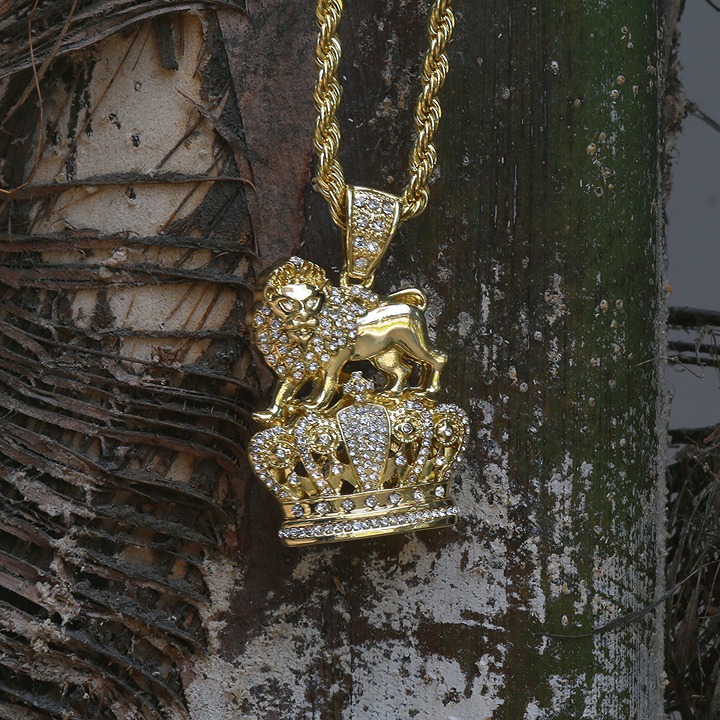 14k Gold Plated Royal Lion Crown Cubic-Zirconia Pendant 4mm 30 Rope Chain