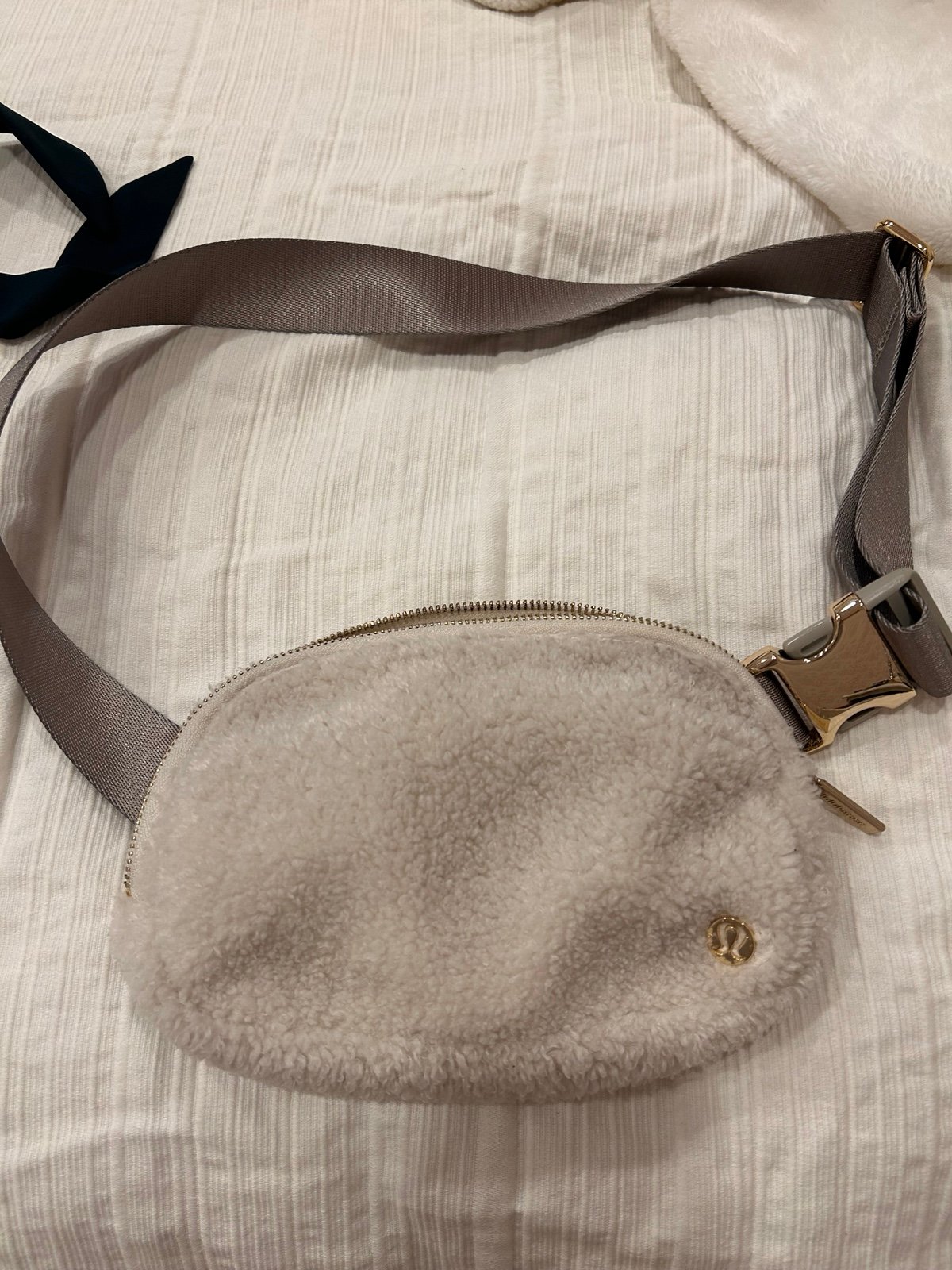 lululemon everywhere belt bag fleece