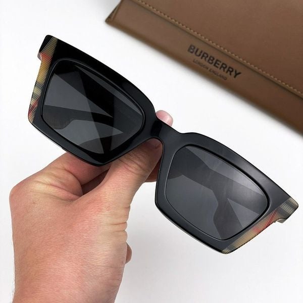 Burberry BE4392U BRIAR 405587 BRAND NEW Sunglasses Black Check Dark Grey Cat Eye