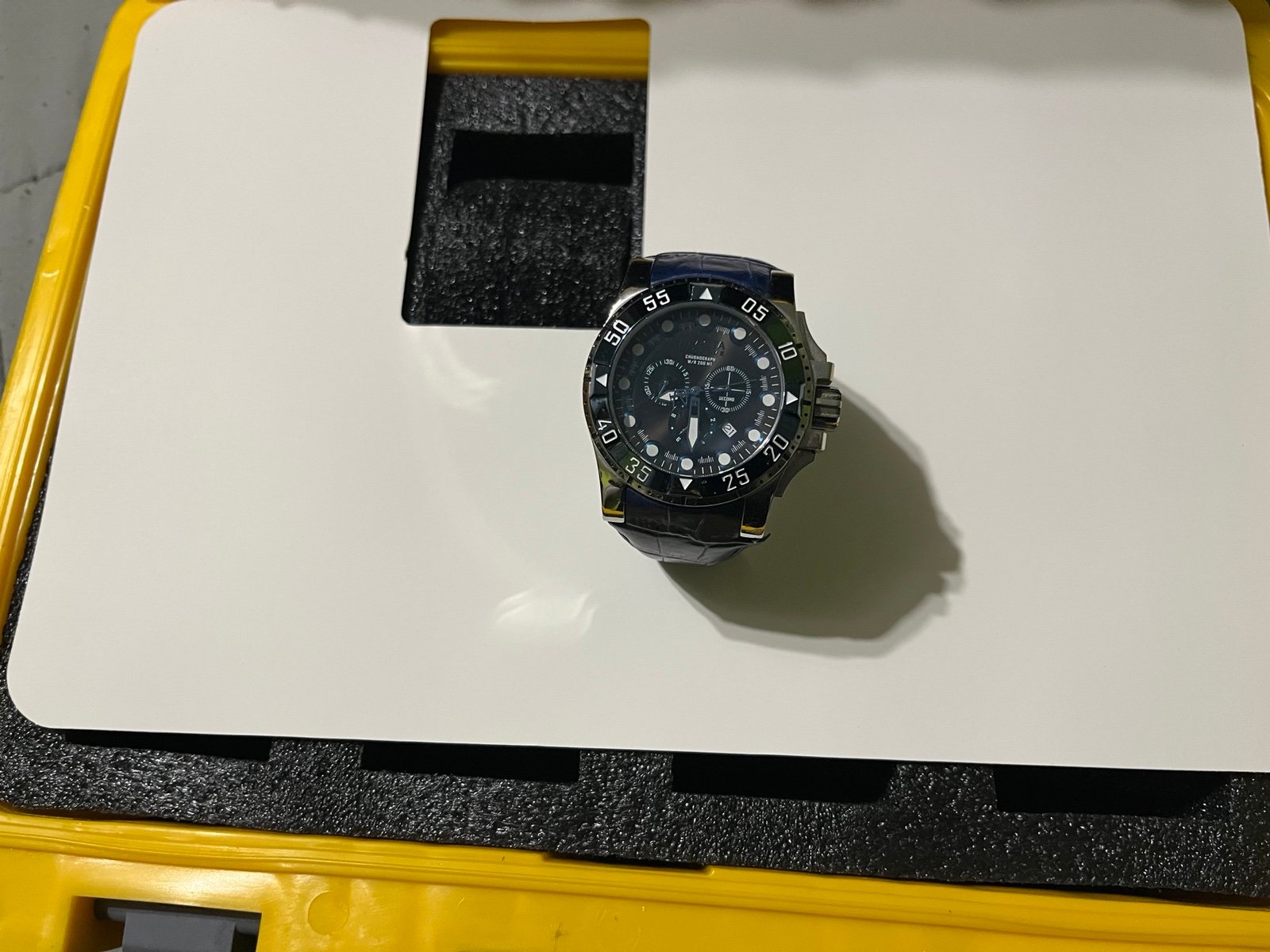 LOT of INVICTA 28530 watch & 8 slot pro-diver case