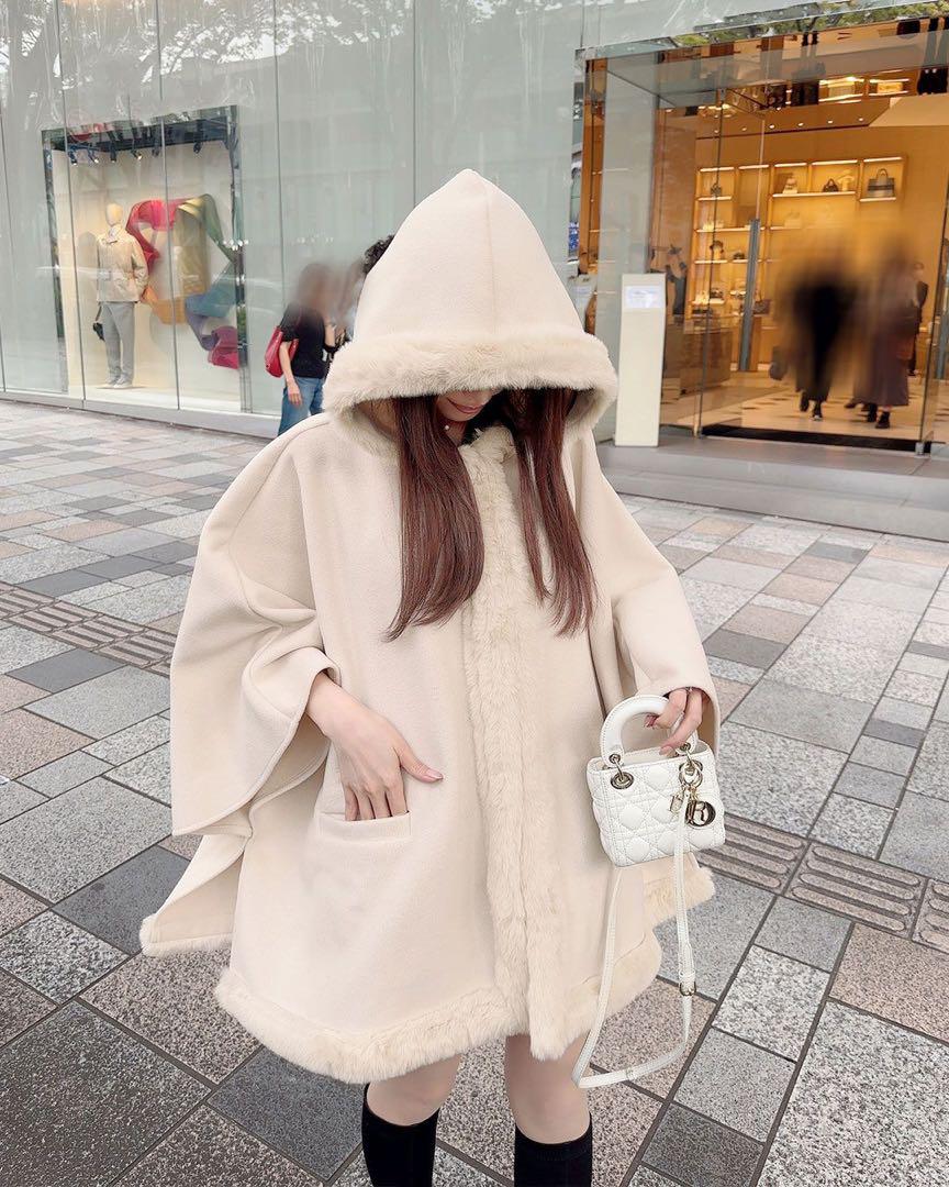 Brand new, unused Rady fur poncho, size S, vanilla beige.