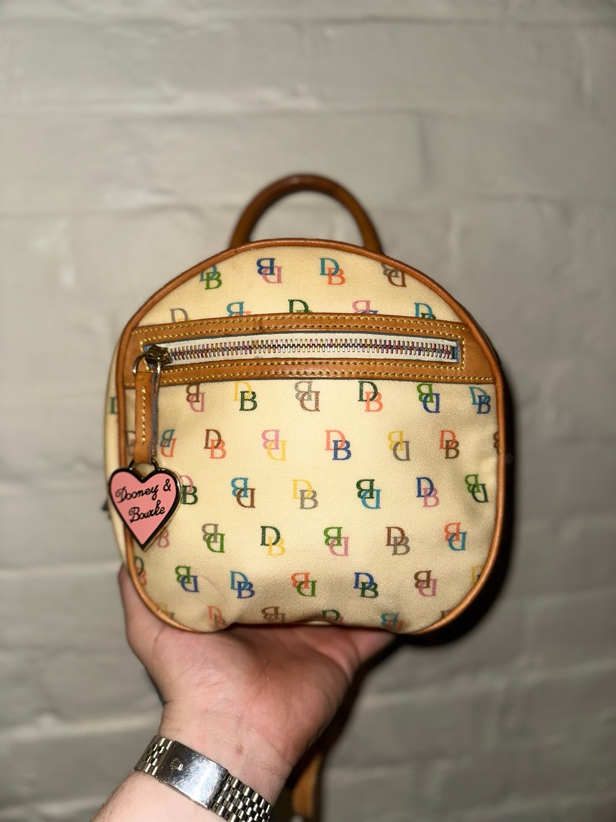 Dooney and bourke round purse hotsell