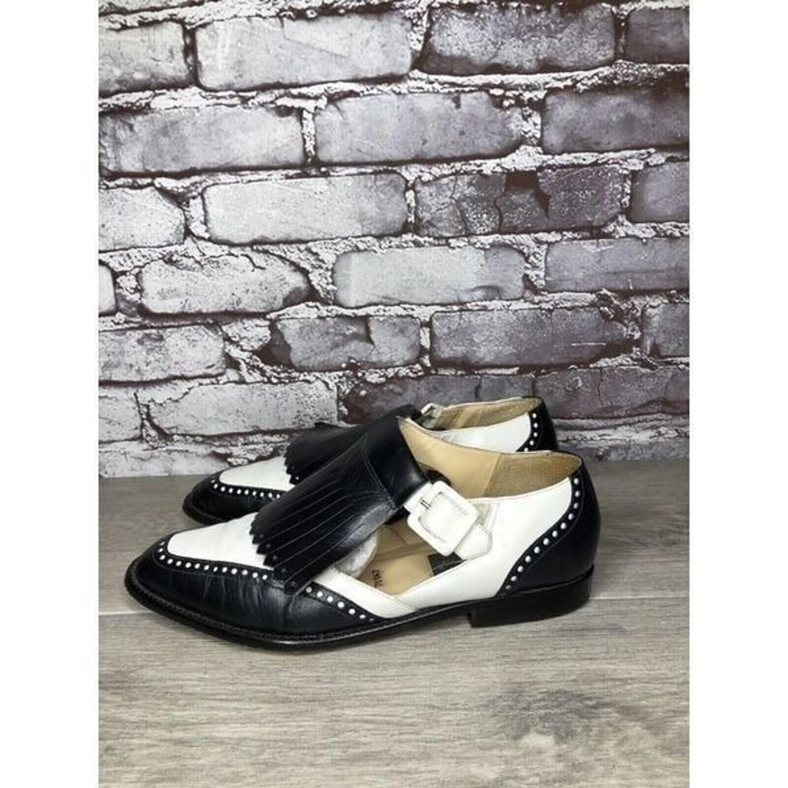 Kenneth Cole New York Black White Leather Kiltie Flats Shoes Women Sz 9M US/40EU