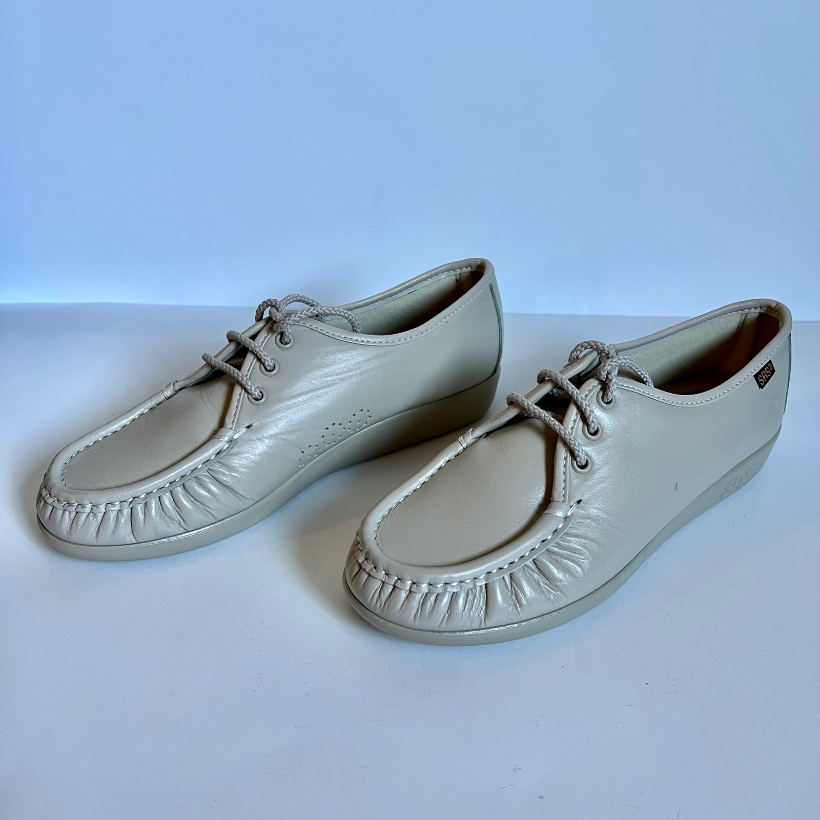 Beige/Tan SAS siesta slip-on/lace up shoes; size 8