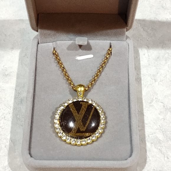 VINTAGE LOUIS VUITTON LV MONOGRAM AMBER & RHINESTONE PENDANT CHARM ON 19 CHAIN