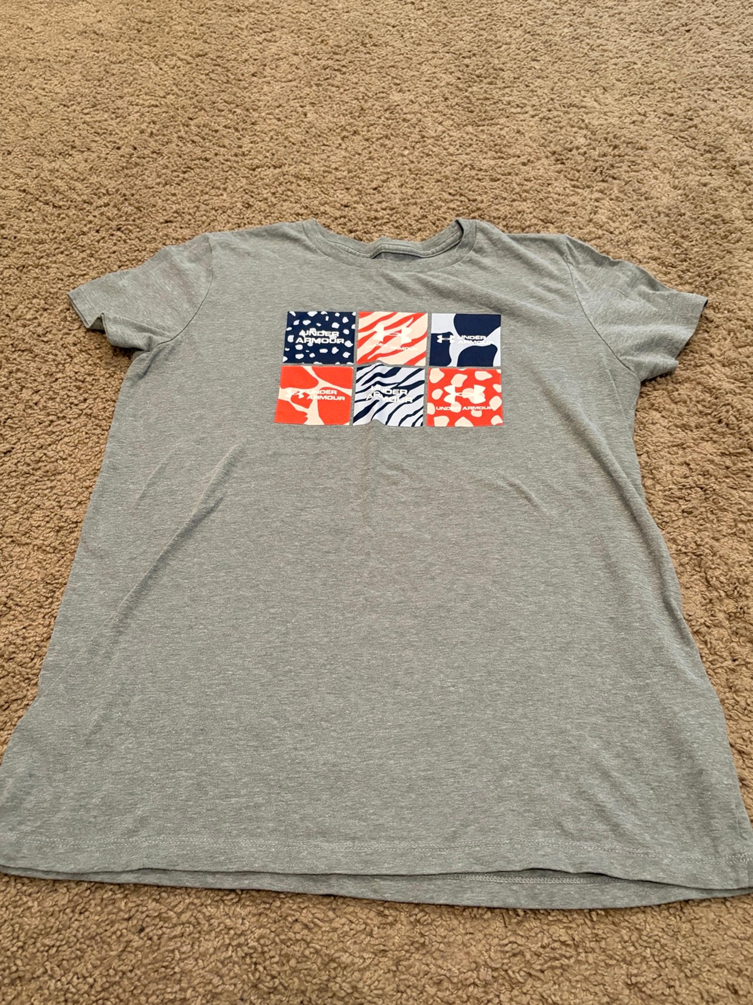 Under Armour womens t-shirt, size medium