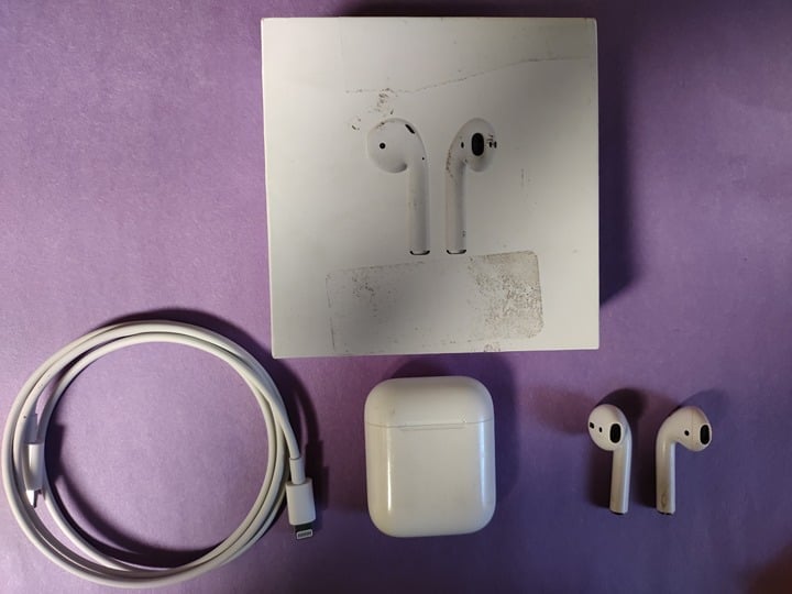 Apple airpods pro 2nd generation with charging case