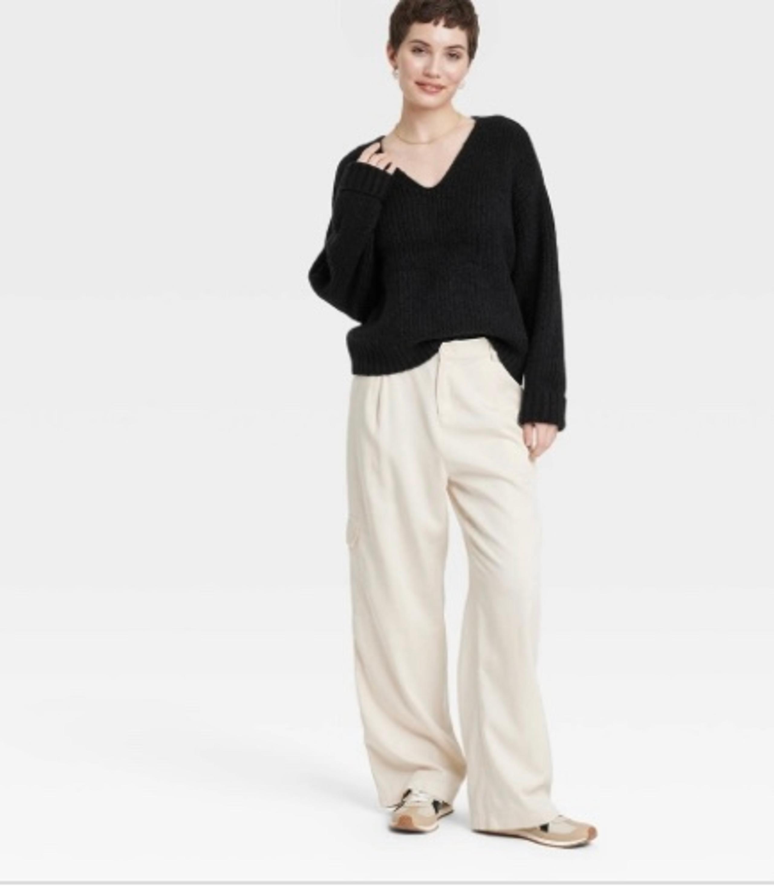 Women's V-Neck Pullover Sweater Black Size Medium new - Universal Thread