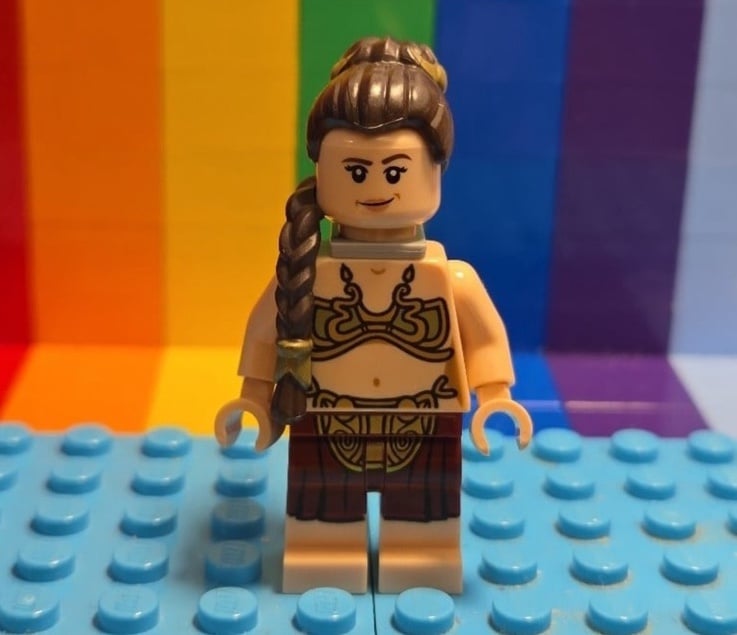 Lego Minifigure: Princess Leia (sw1389) from #75397 UCS Jabba's Sail Barge