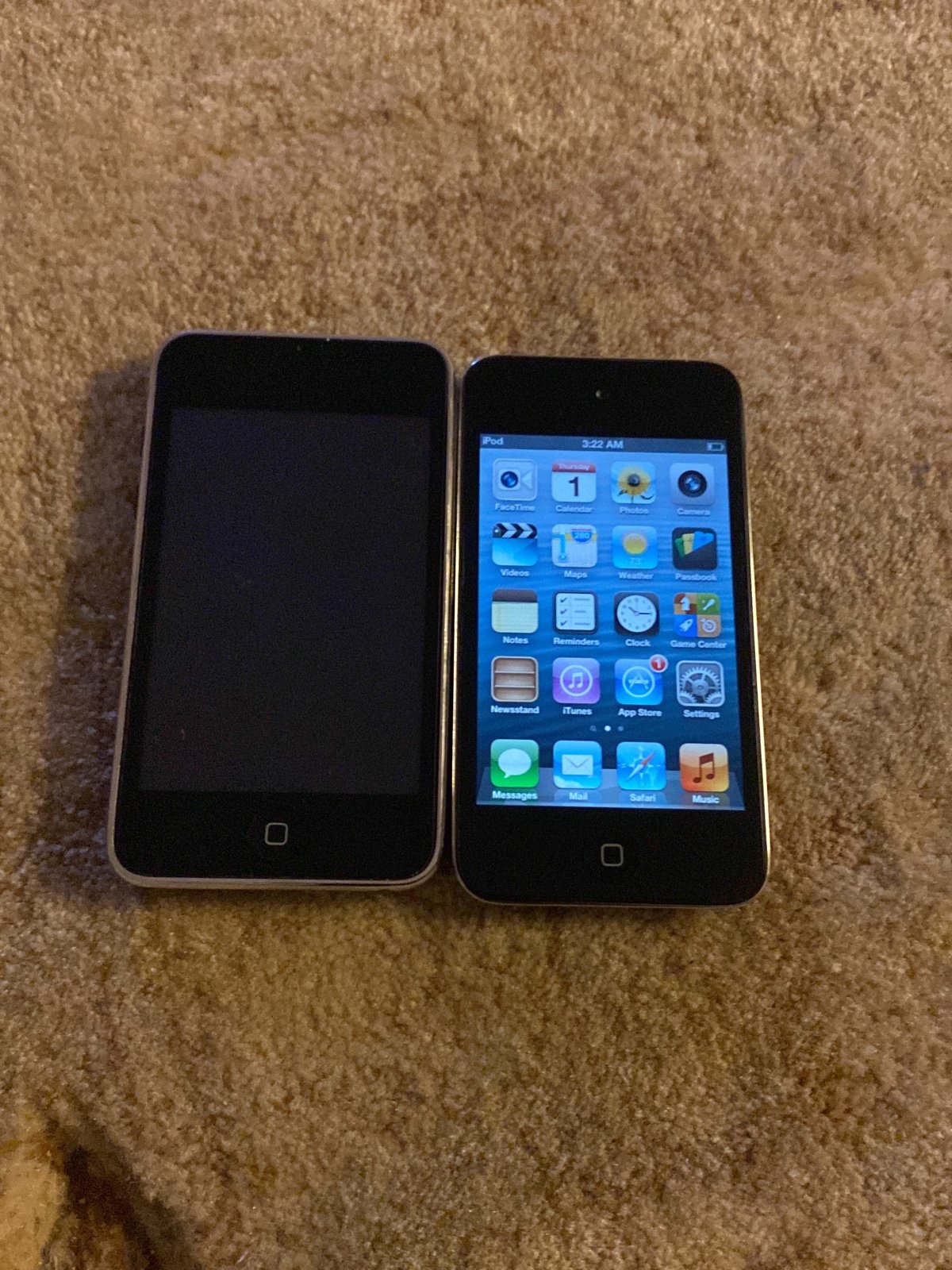 2 apple iPod 4th generation 8gb