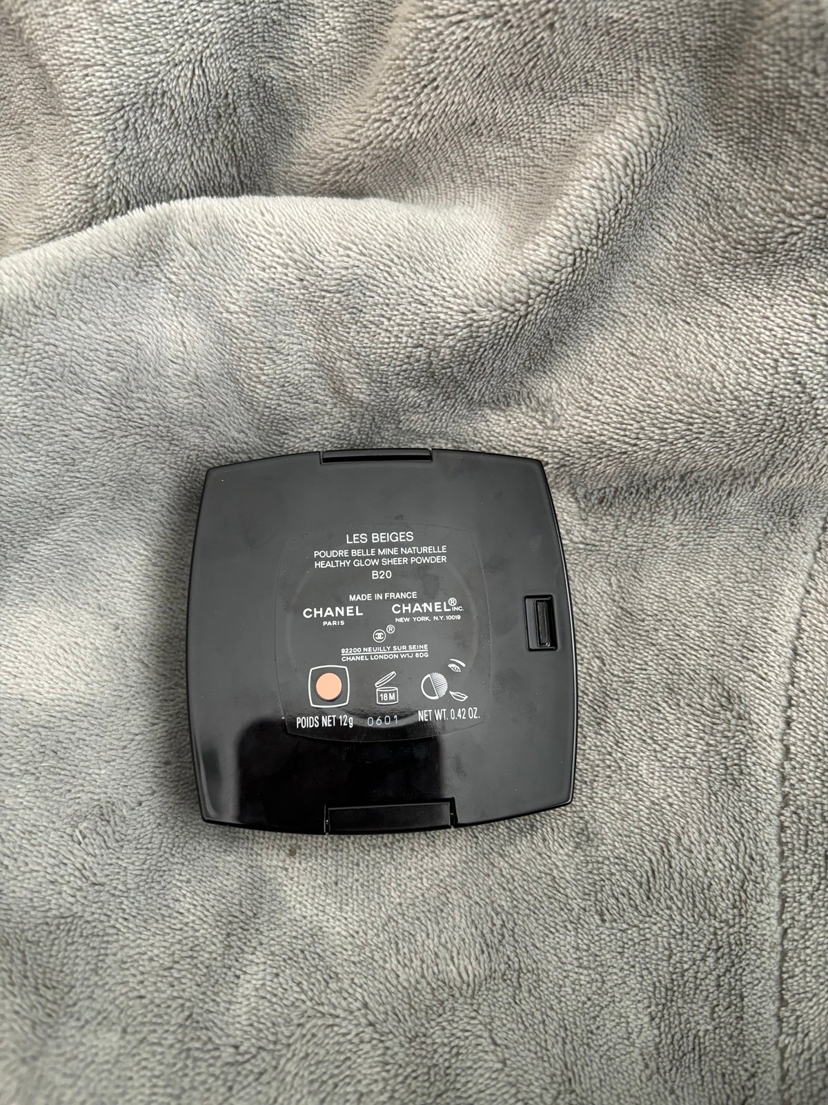 CHANEL Les Beiges Healthy Glow Sheer Powder B20