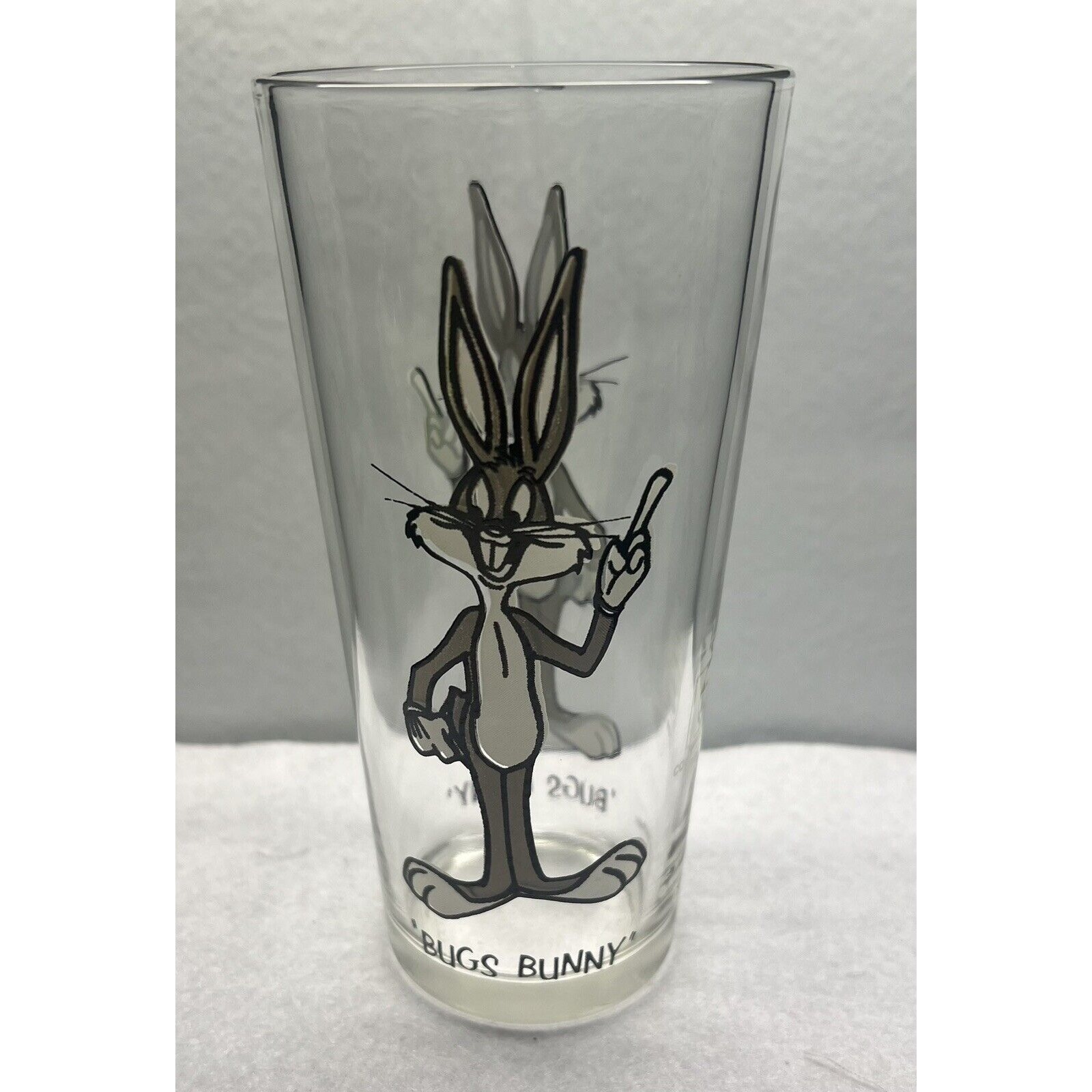 1973 Pepsi/Looney Tunes collectors series soda glass featuring Bugs Bunny
