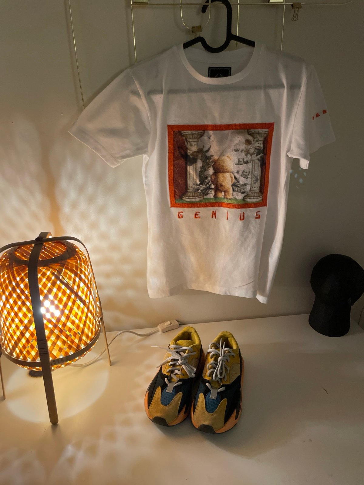 Yeezy sneakers size 4, free T-shirt
