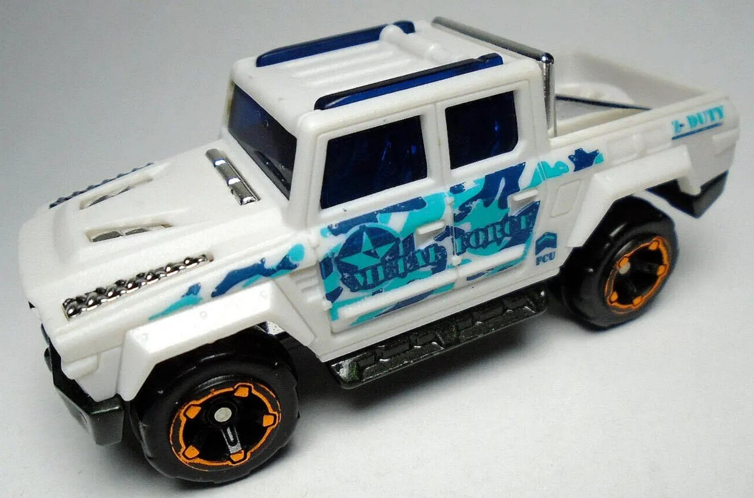 ZURU METAL MACHINES METAL FORCE Z-DUTY WHITE 1:64 DIECAST 2 3/4" TRUCK W/ BLUE