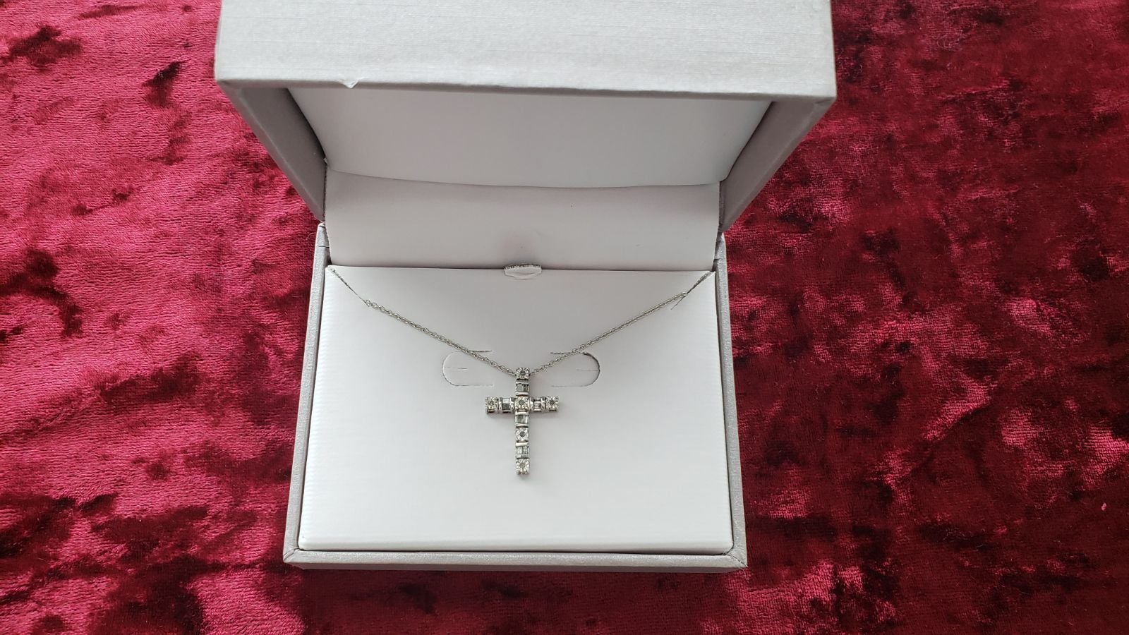 NEW Diamond Cross Necklace 1/6CT