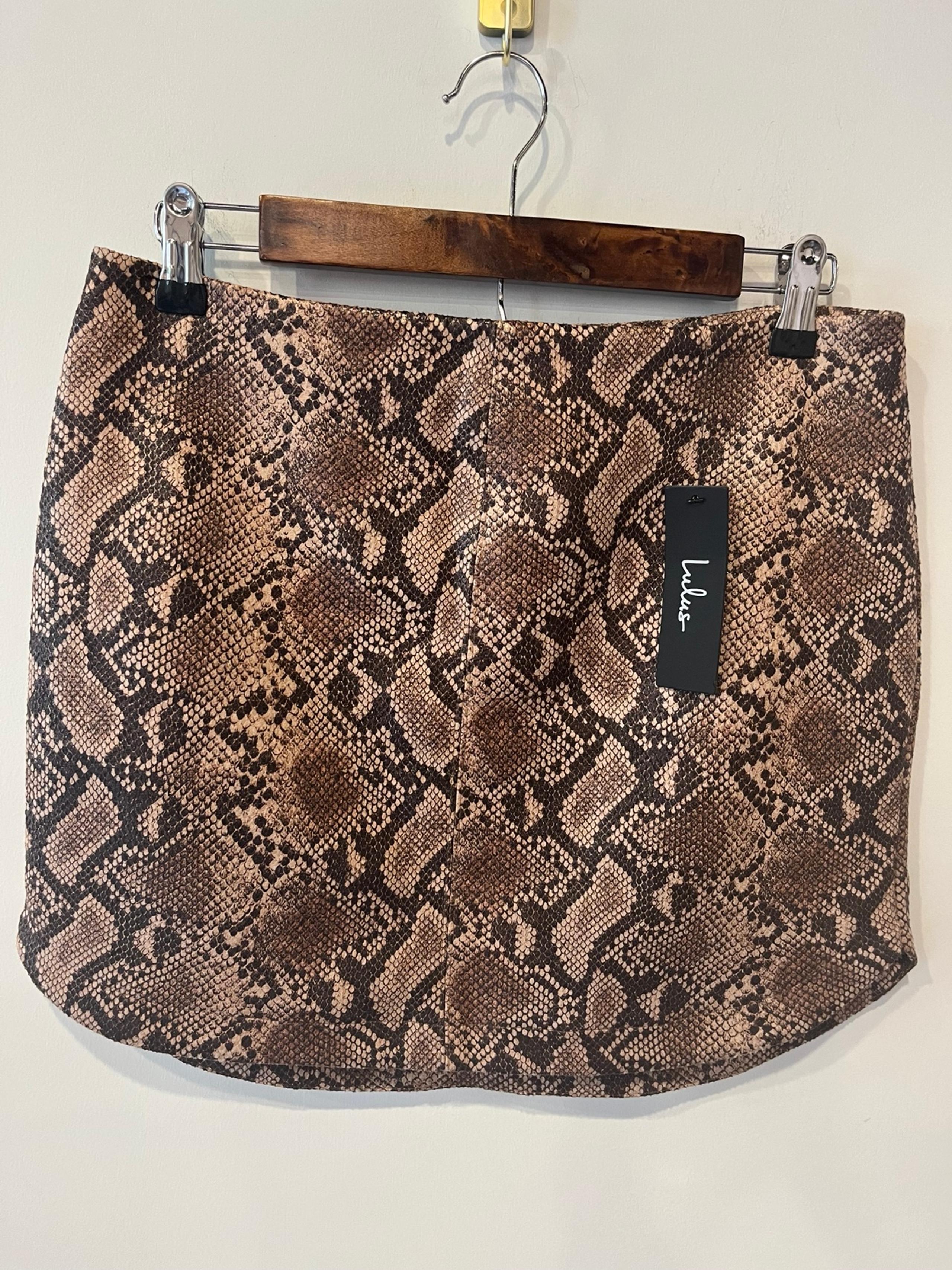 LULUS SKIRT WOMENS SIZE MEDIUM MINI SNAKE SKIN STRETCHY NWT