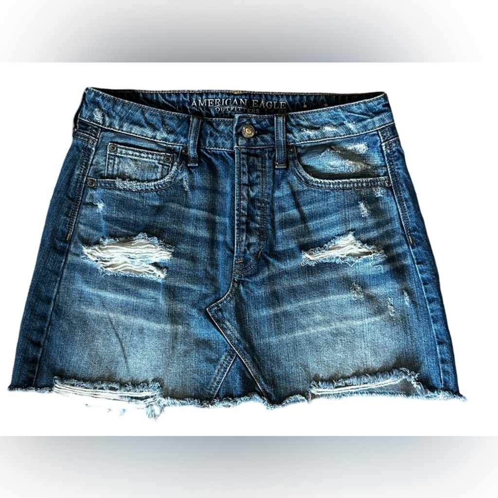 American Eagle Distressed Denim Mini Skirt Blue Women’s Size 6.