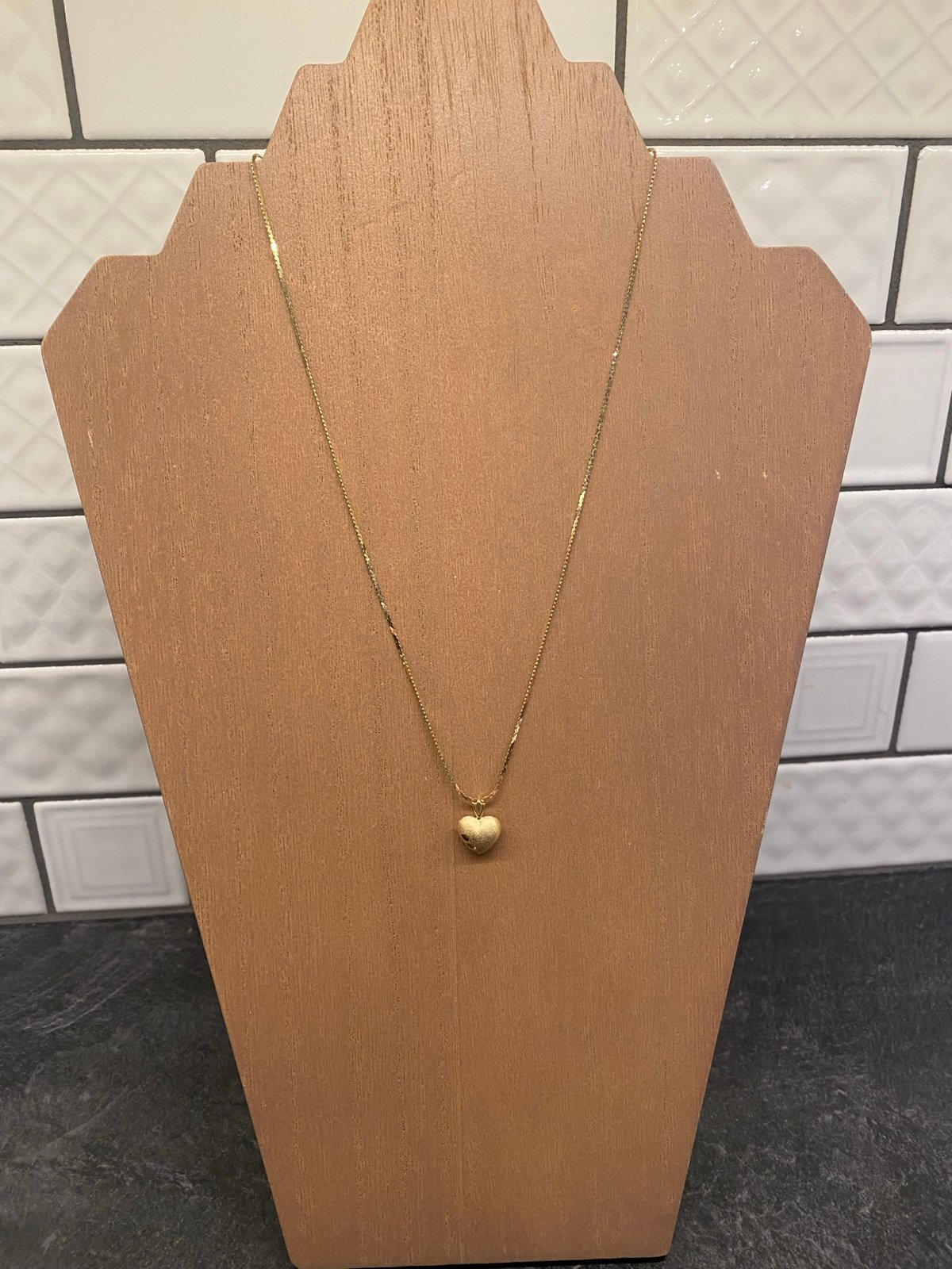 14k Yellow Gold Necklace With Heart Pendant. 18” Long And 3.09 Grams.