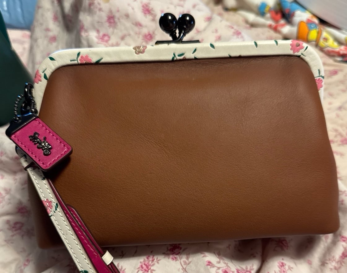 RARE Coach Kisslock Clutch With Blocked Floral Print Sold Out