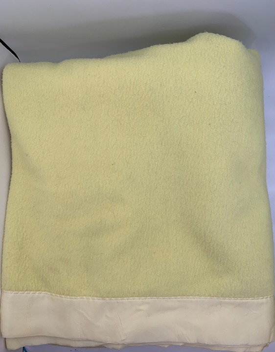 Blanket Satin Trim Wool Cream Yellow Color Virgin Acrylic 72 x 84 Fieldcrest