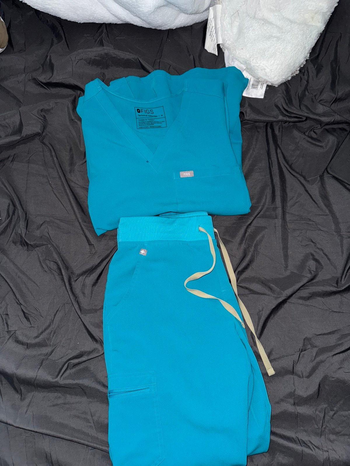Figs Size M