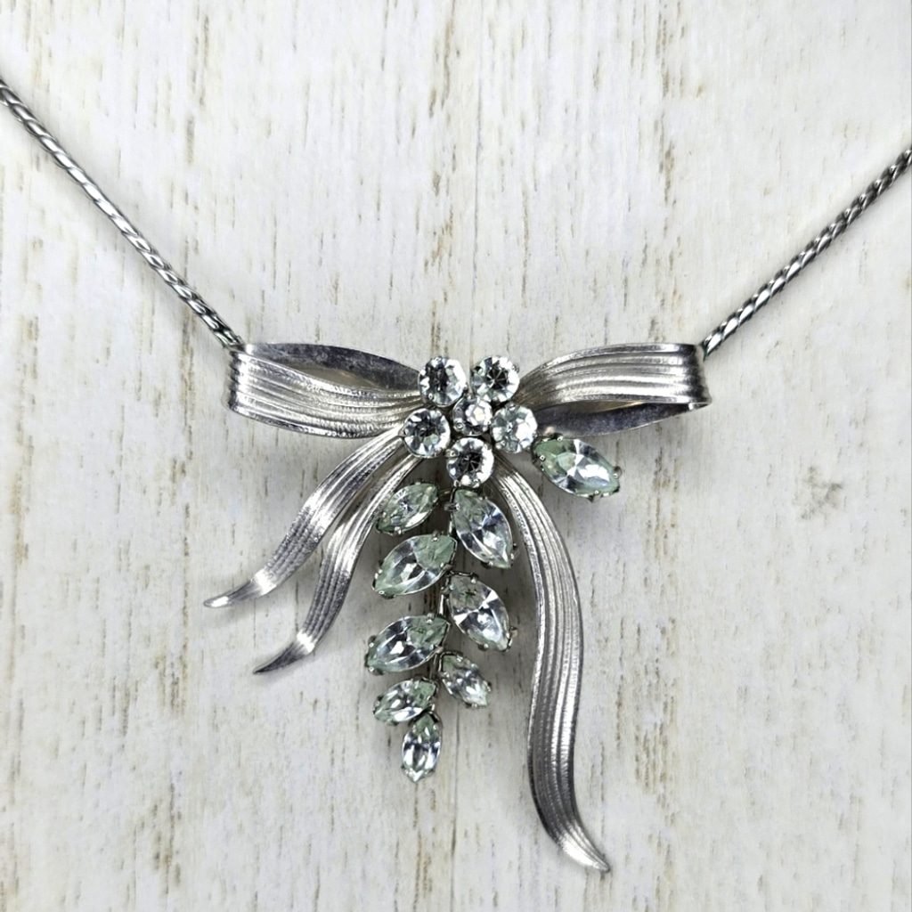 Vintage Krementz Elegant Silver Bow Necklace With Rhinestones