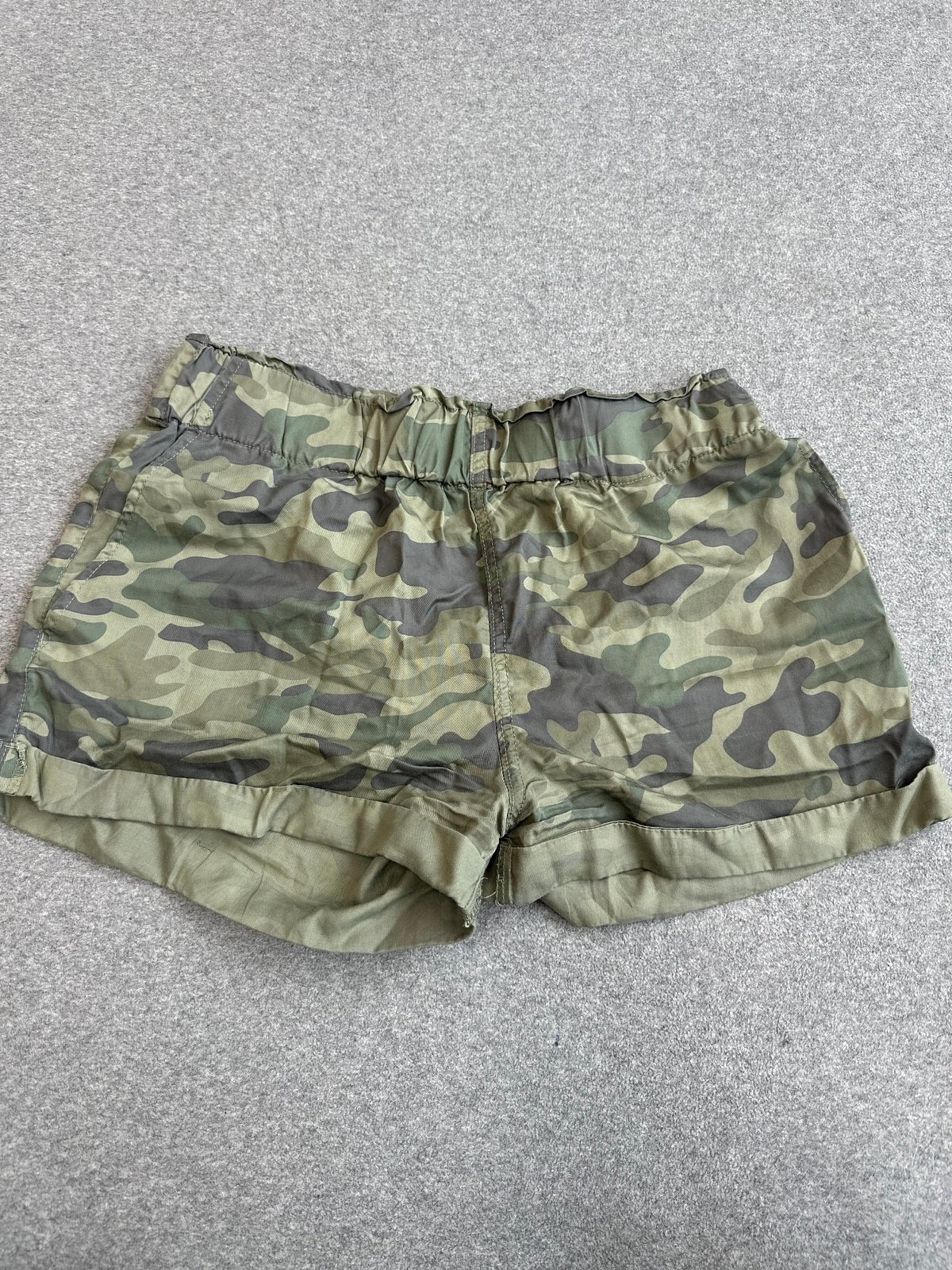 WOMENS MEDIUM CAMO CELEBERTY PINK SHORTS
