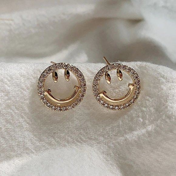 NEW 18K Gold Diamond Smiley Face Studs