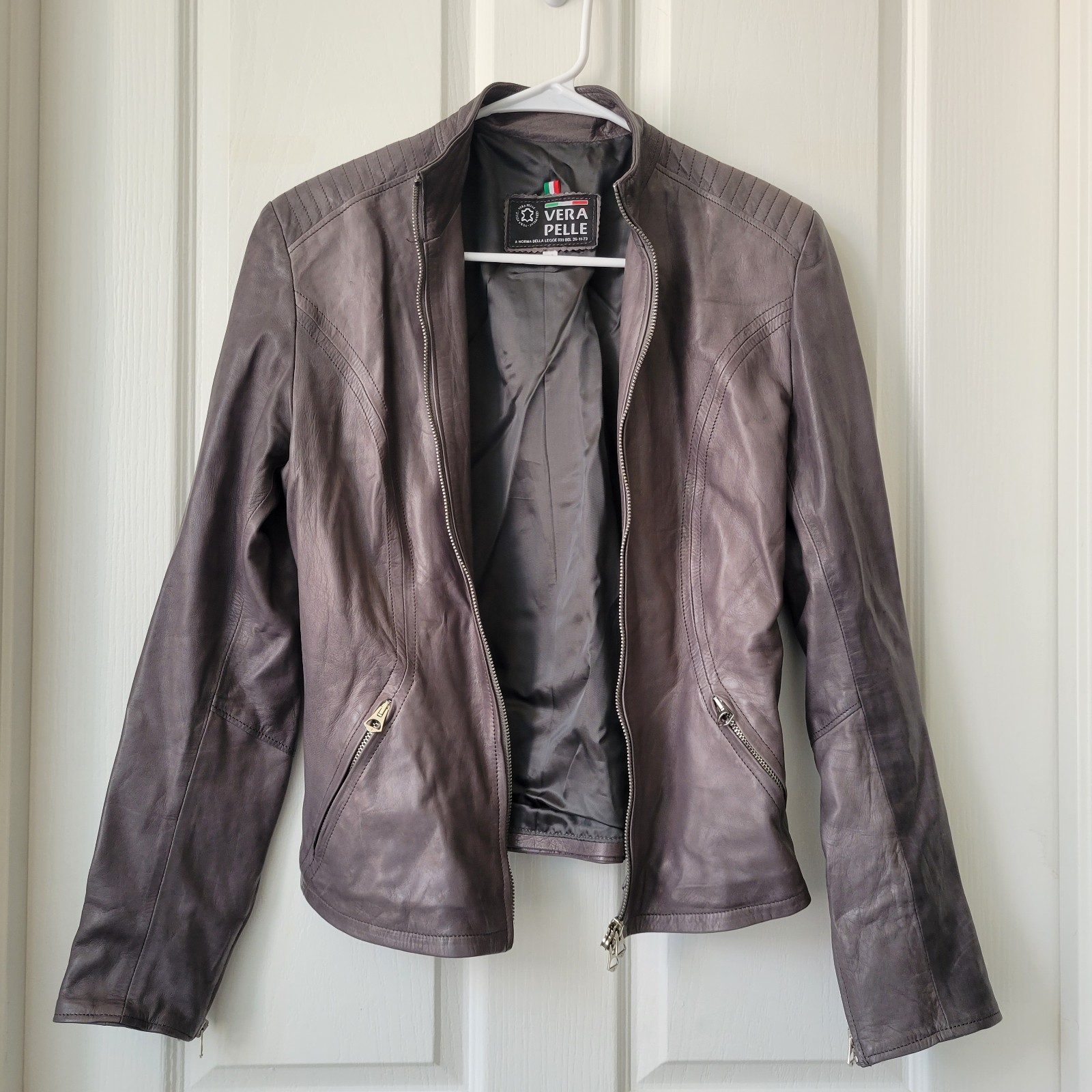 Vera Pelle shops Italian Leather Jacket Gray 2Way Zipper Pockets M Runs small