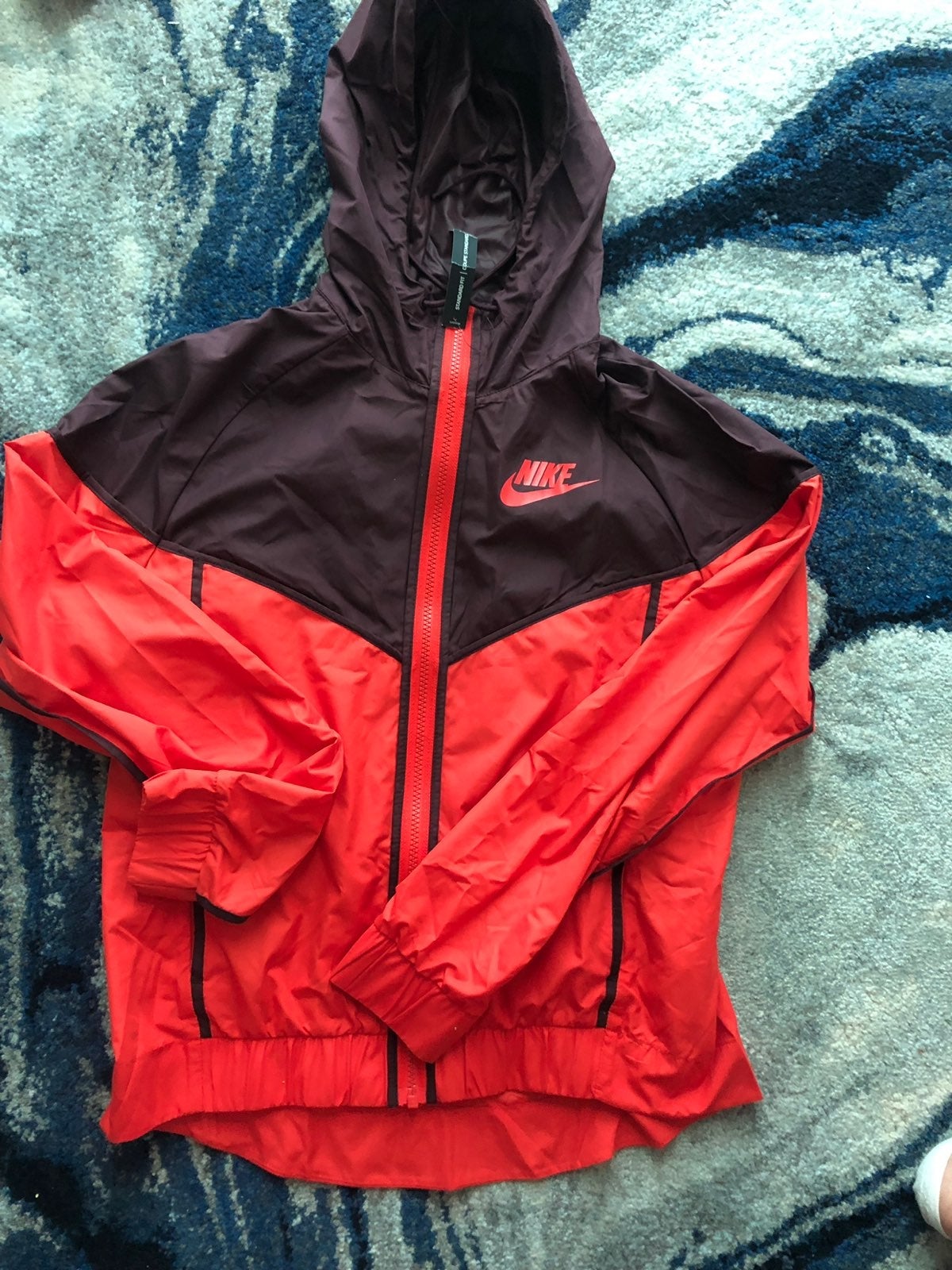 nike wind breaker
