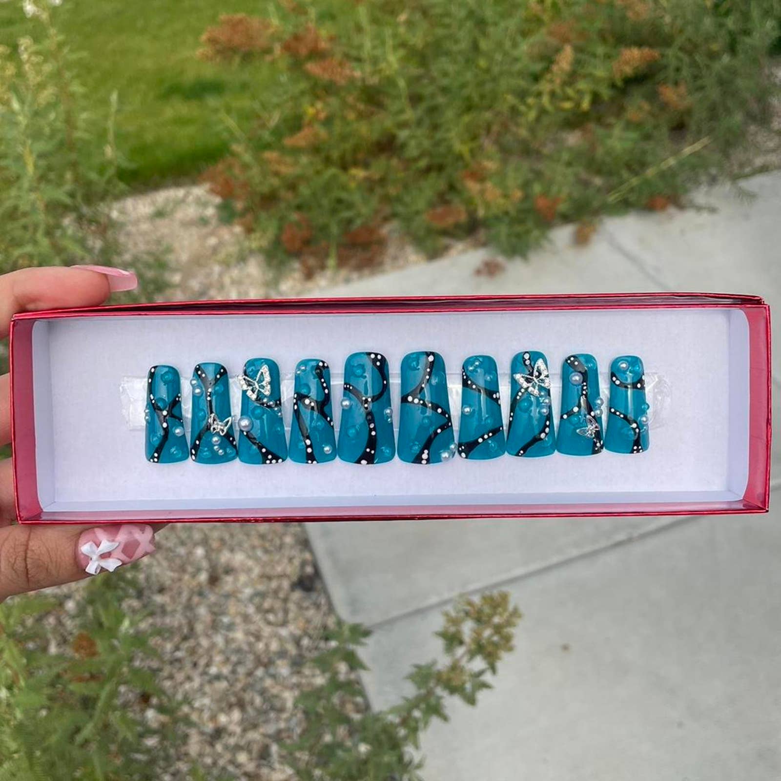 “Butterfly garden “ 10 pc press on duck nails size medium
