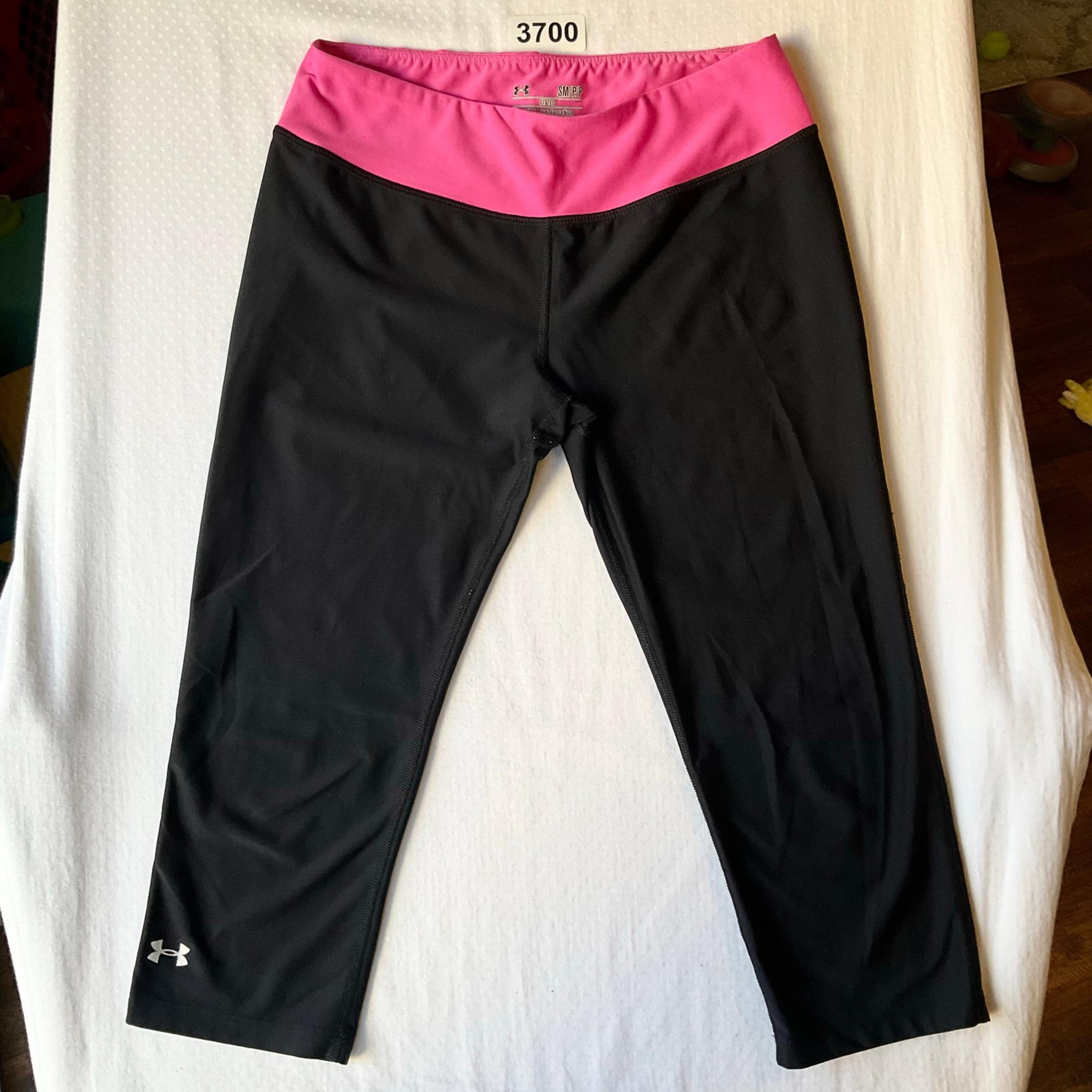 Under Armour  Women Cropped Leggings size S/M Soft Stretchy Workout Sport Black