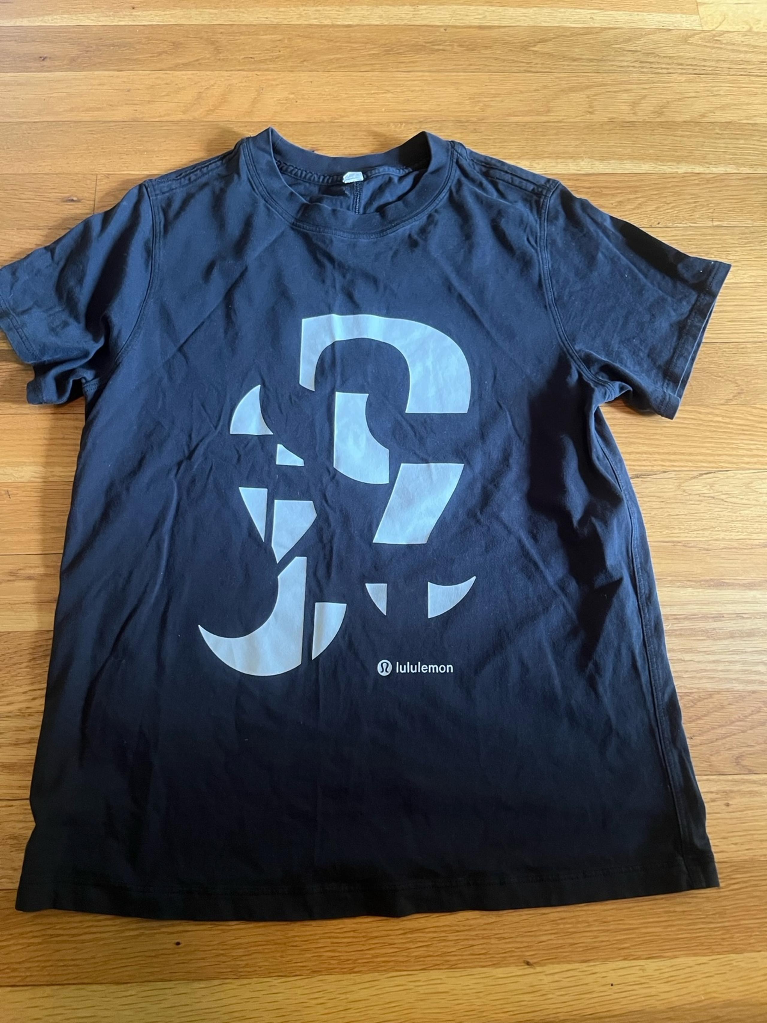 Lululemon Women’s Black Logo Tee - Size 0