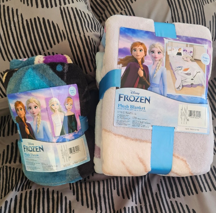 DISNEY FROZEN BLANKET 2 blankets