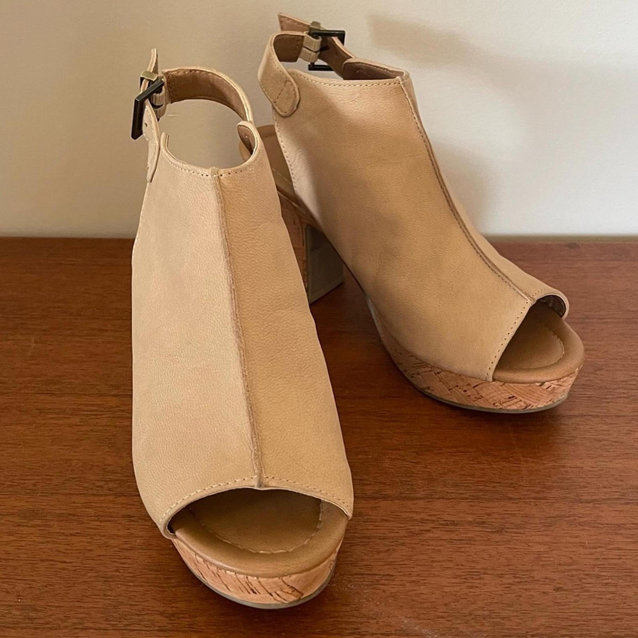 Reaction Kenneth Cole - Tole Tally | Women's 7.5M, suede leather, cork heels