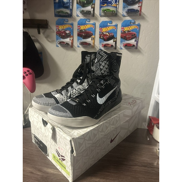 Nike Kobe 9 IX Elite BHM size 10.5 Black History Month ￼Black White Pre-Owned