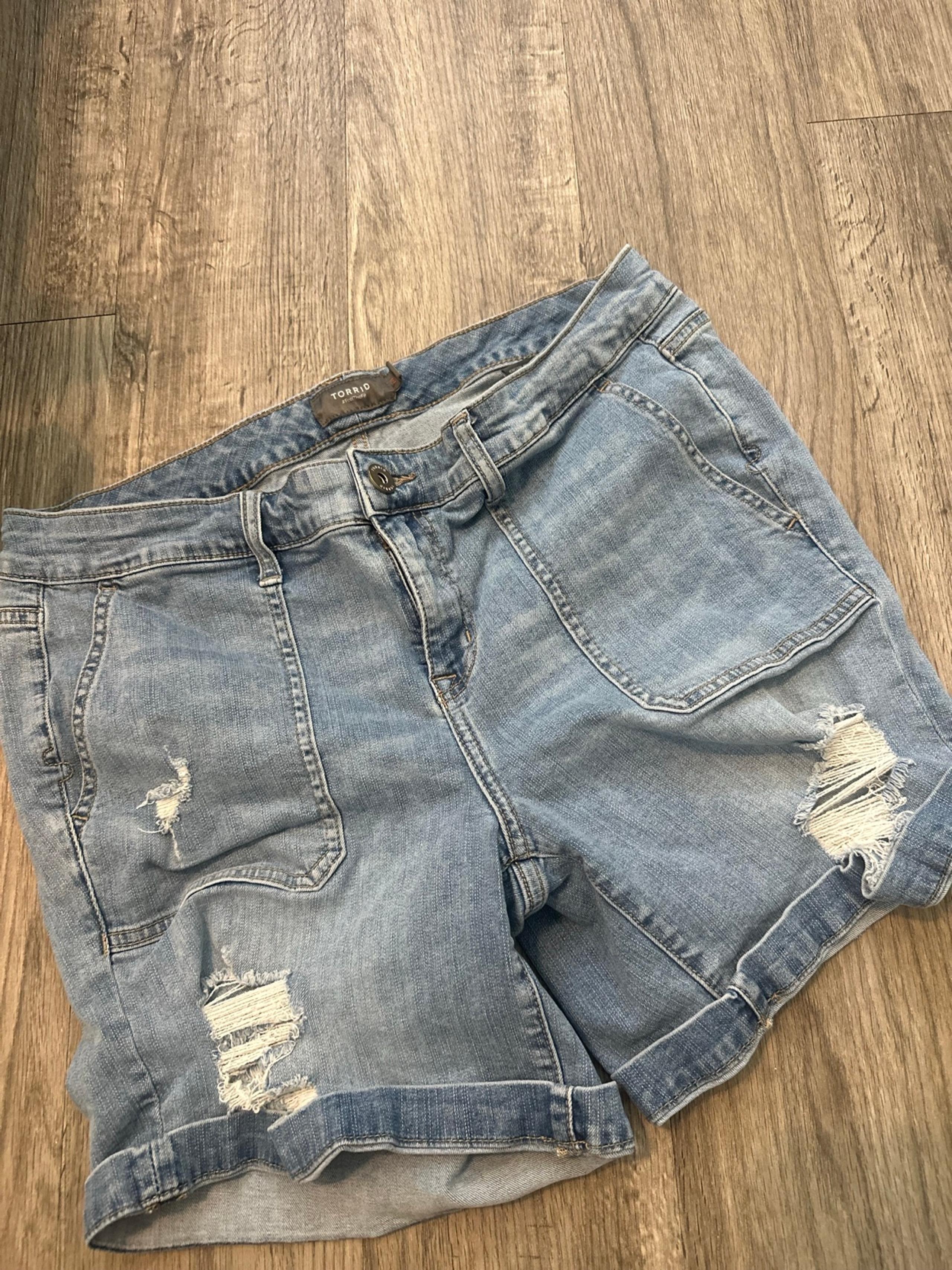 TORRID WOMEN CASUAL LOUNGE BLUE SHORTS DENIM JEANS LARGE L 14