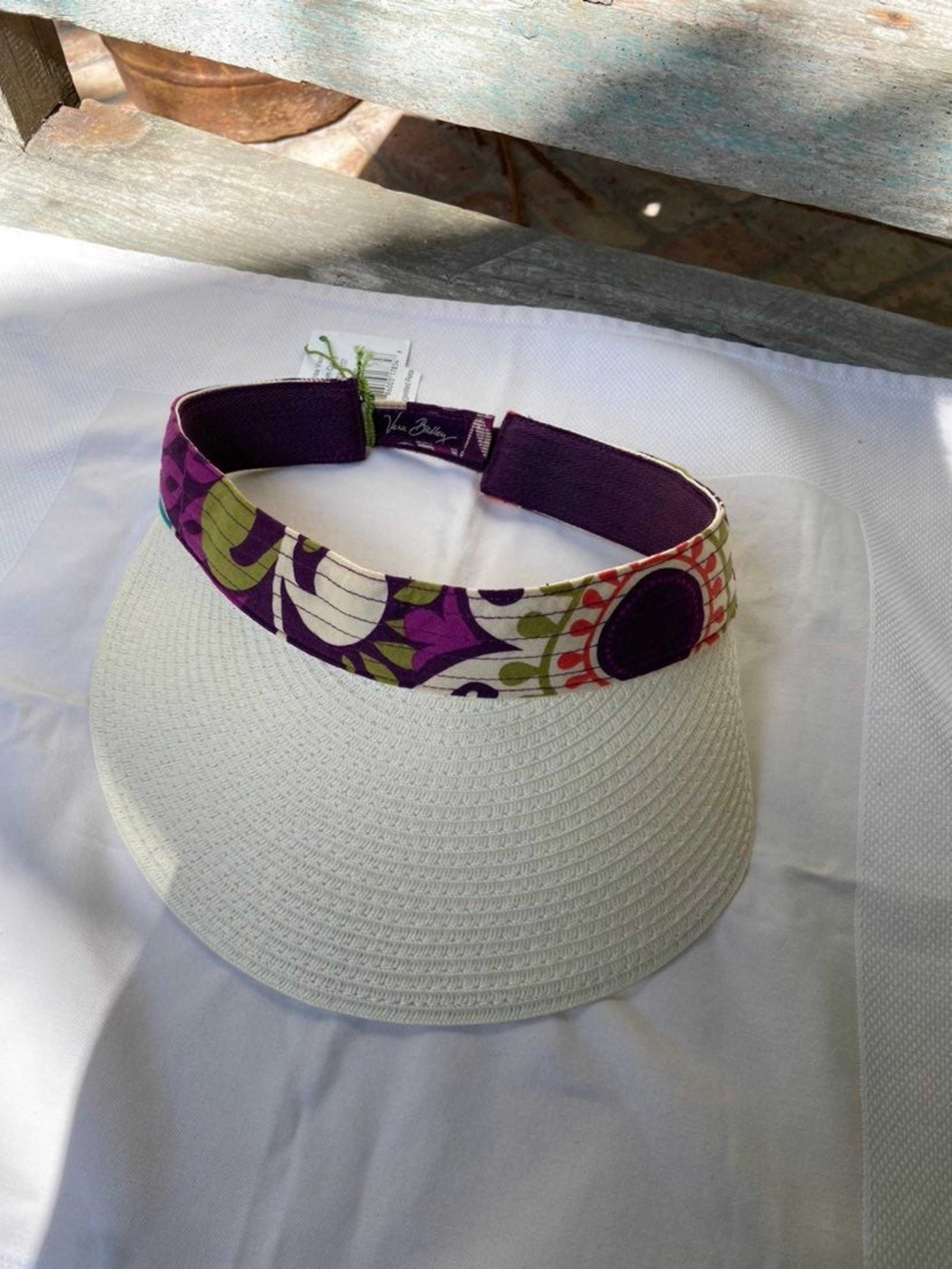 NWT VERA BRADLEY ADJUSTABLE STRAW VISOR