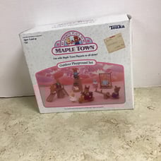 Mapletown Calico critters￼- Outdoor Playground Set