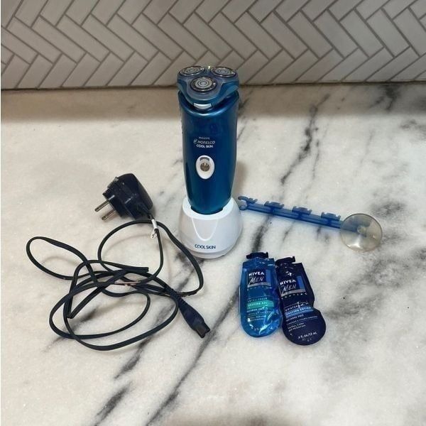 Norelco Cool Skin 7735X- Moisturizing Electric Shaving System