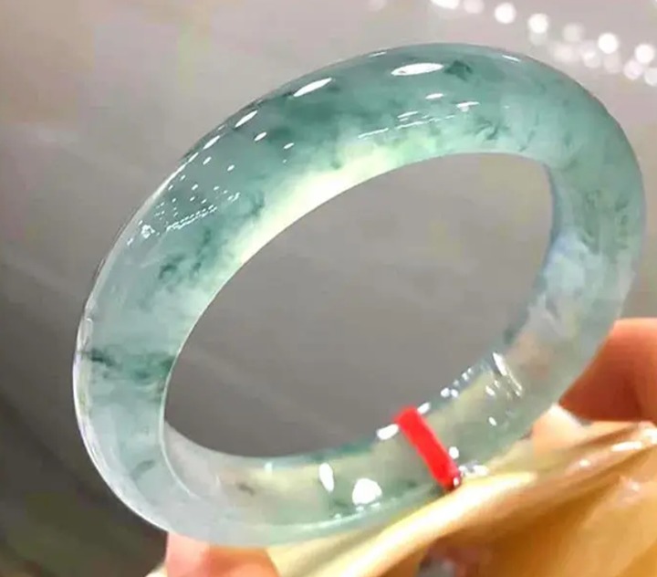 Floating jade bracelet ice kind of Myanmar jade