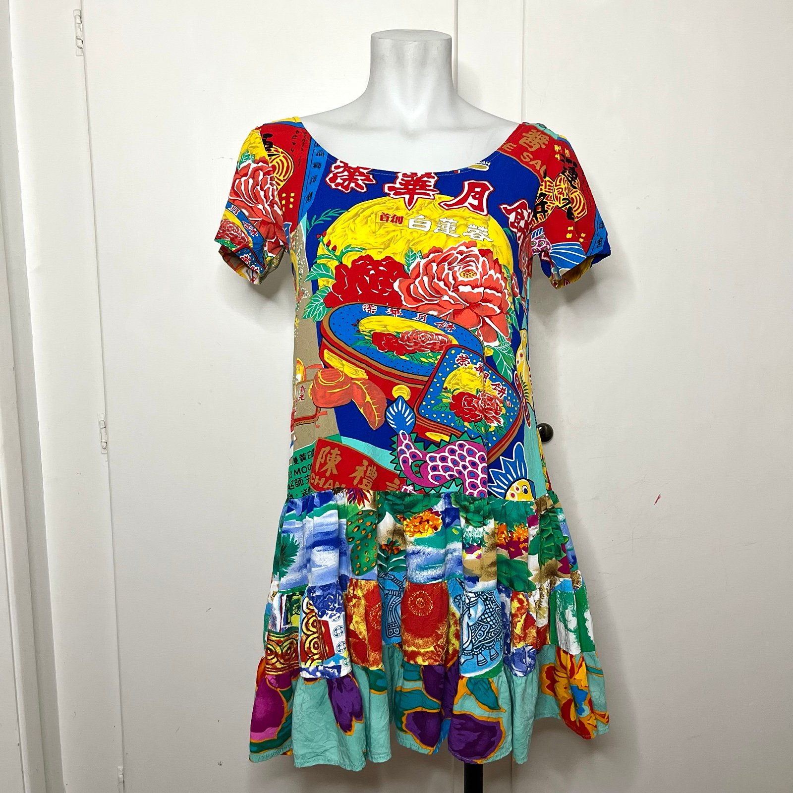 Vintage 80s/90s Jams World Chinatown Hattie Hawaiian Short Sleeve Mini Dress