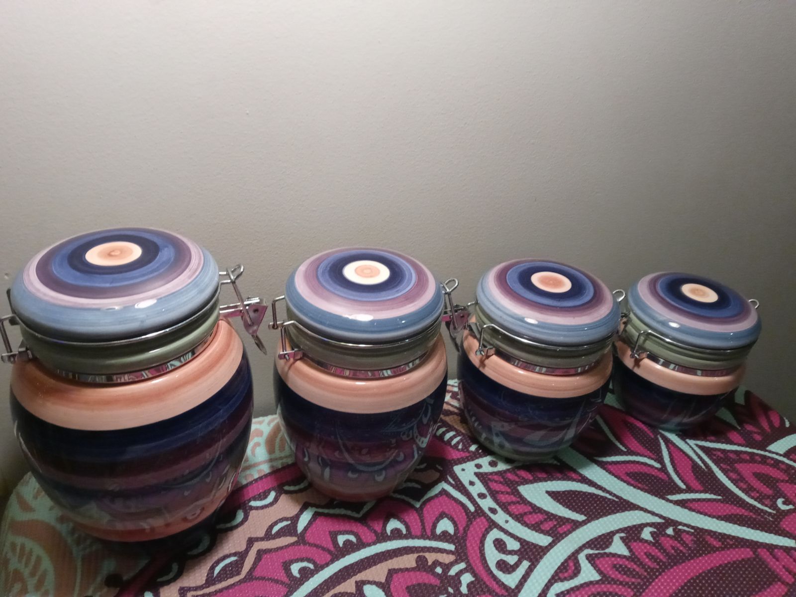 Rotunda canisters